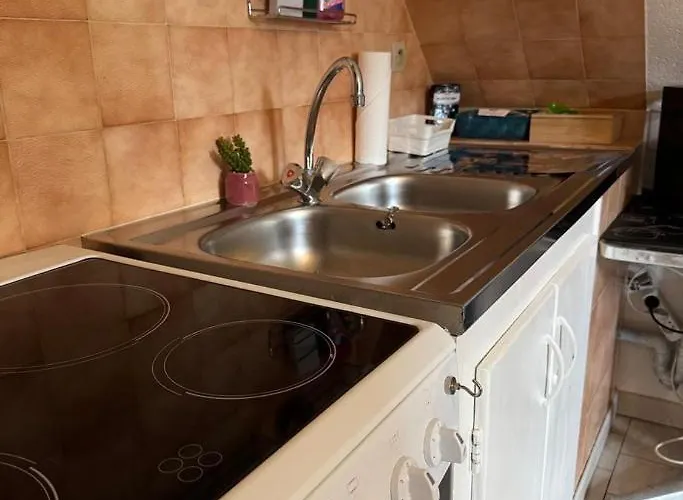 Dorothee - Parking Prive *