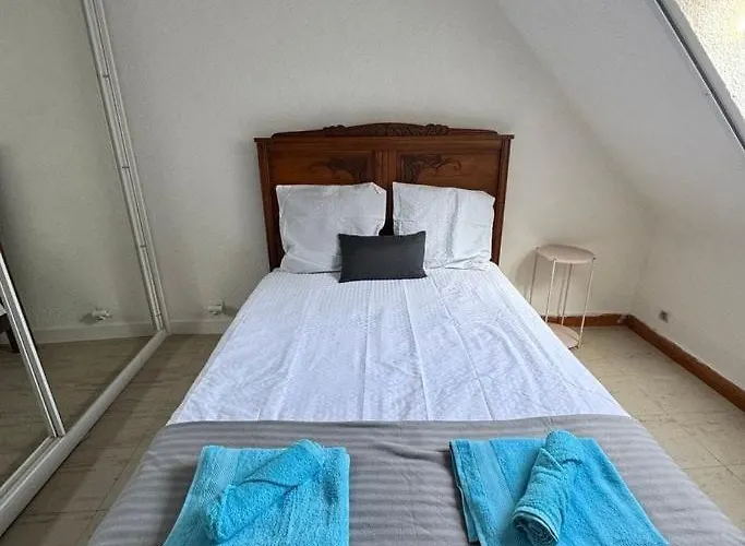 Dorothee - Parking Prive * Précigné